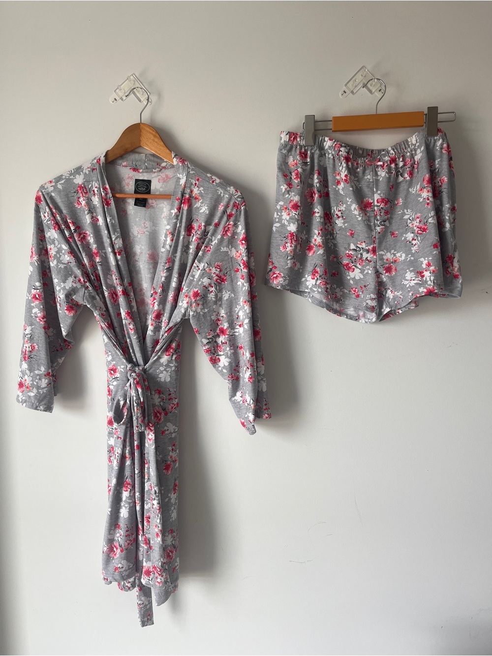 Laura Ashley 2-PC Floral Robe & Short Set Pink & Grey -Size XL Feminine